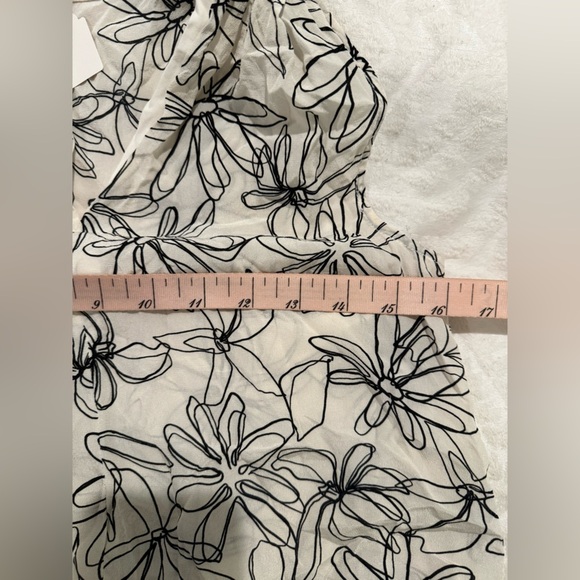 Motf silk Floral abstract Print Sleeveless Top Black and White - Picture 5 of 7